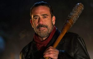 The Walking Dead: Negan (interpretado por Jeffrey Dean Morgan) apoia Lucille, um bastão de baseball com arame enfarpado.